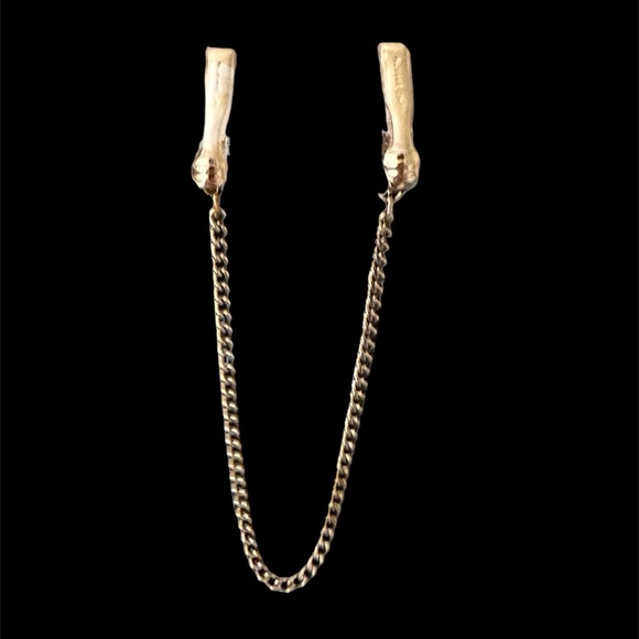 Vintage 1950’s Sweater Clip With Delft Windmills - Picture 3 of 4